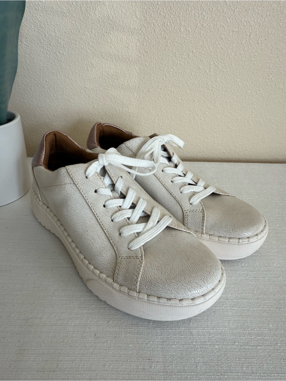 New Euro Sofft Women’s White Casual Lace-Up Sneakers